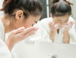 Perhatikan Betul-Betul! 5 Cara Memilih Facial Wash Untuk Kulit Berminyak