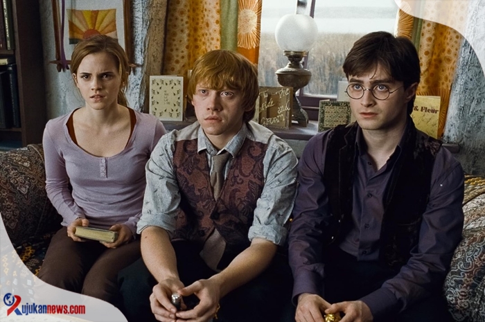 Tonton filem Harry Potter 1-8 dengan sarikata Indonesia, terokai dunia ajaib yang penuh dengan misteri!
