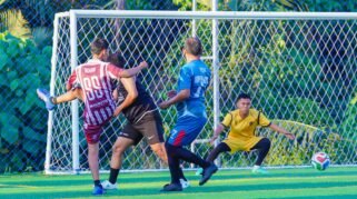 Tim Mini Soccer Jurnalis Sinjai FC melanjutkan rangkaian pertandingan persahabatan antar wartawan. Kali ini yang menjadi lawannya adalah Jurnalis Bone. Pertandingan dipusatkan di lapangan MPJ Sinjai, Sabtu (6/6/2026) sore.