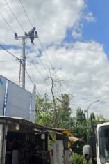 Pemadaman listrik terjadwal PLN ULP Sungguminasa dikeluhkan warga karena melewati jadwal edaran. Sejumlah aktivitas warga dan UMKM terdampak, sementara PLN menyampaikan permohonan maaf dan menjelaskan adanya kendala lapangan.