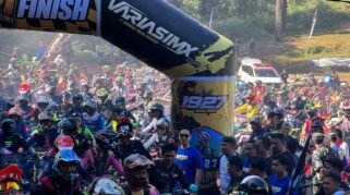 Ribuan rider trail memadati kawasan wisata Malino, Kabupaten Gowa, dalam ajang Wisata Adventure Malino 2026 yang turut mendorong sektor pariwisata dan ekonomi UMKM masyarakat setempat.