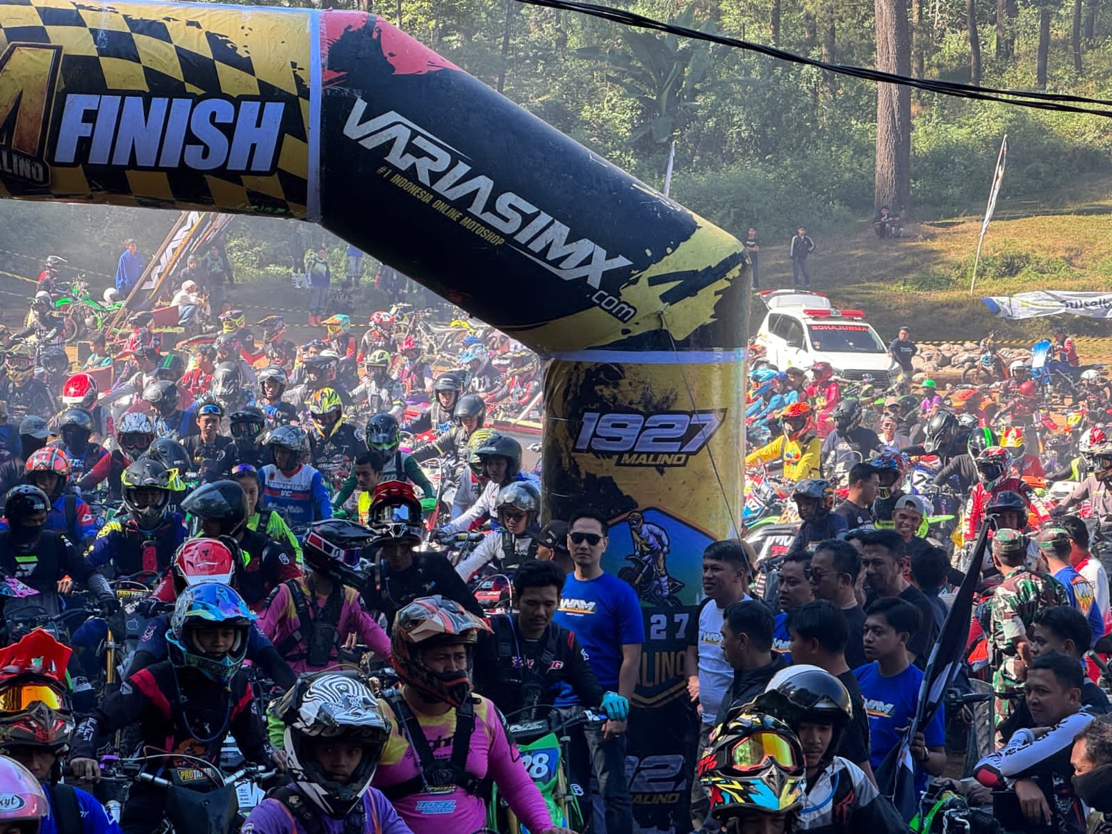 Ribuan rider trail memadati kawasan wisata Malino, Kabupaten Gowa, dalam ajang Wisata Adventure Malino 2026 yang turut mendorong sektor pariwisata dan ekonomi UMKM masyarakat setempat.