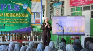 Foto kegiatan penyuluhan hukum Kejari Gowa kepada pelajar saat MPLS.