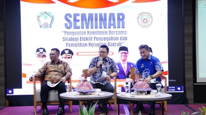 Wakil Bupati Gowa Darmawangsyah Muin saat membuka Seminar “Penguatan Komitmen Bersama: Strategi Efektif Pencegahan dan Pemulihan Kerugian Daerah” di Hotel Mercure Makassar, Jumat (7/8/2026). Kegiatan tersebut diikuti pimpinan perangkat daerah Kabupaten Gowa sebagai upaya memperkuat fungsi pengawasan, mencegah kerugian daerah, serta mewujudkan tata kelola pemerintahan yang bersih, transparan, akuntabel, dan berintegritas.