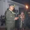 Komandan Kodim (Dandim) 1409/Gowa Letkol Inf Gilang Nugraha Kresnadi memimpin Apel Kehormatan dan Renungan Suci (AKRS) dalam rangka memperingati HUT ke-81 Kemerdekaan Republik Indonesia di Taman Makam Pahlawan (TMP) Romang Lompoa, Kabupaten Gowa, Senin (17/8/2026) dini hari. (Foto: Ist)