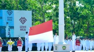 Upacara Detik-Detik Proklamasi dalam rangka memperingati HUT ke-81 Republik Indonesia tingkat Kabupaten Gowa berlangsung tertib di Taman Sultan Hasanuddin, Sungguminasa, Senin (17/8/2026). (Foto: Ist)