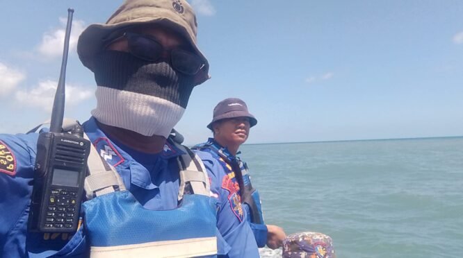 Pencarian masih berlanjut hingga Rabu (19/8/2026). Petugas bersama pihak terkait terus menyisir perairan Kajuara dan Salomekko untuk menemukan keberadaan Akmal. (Foto: Polairud Sinjai)