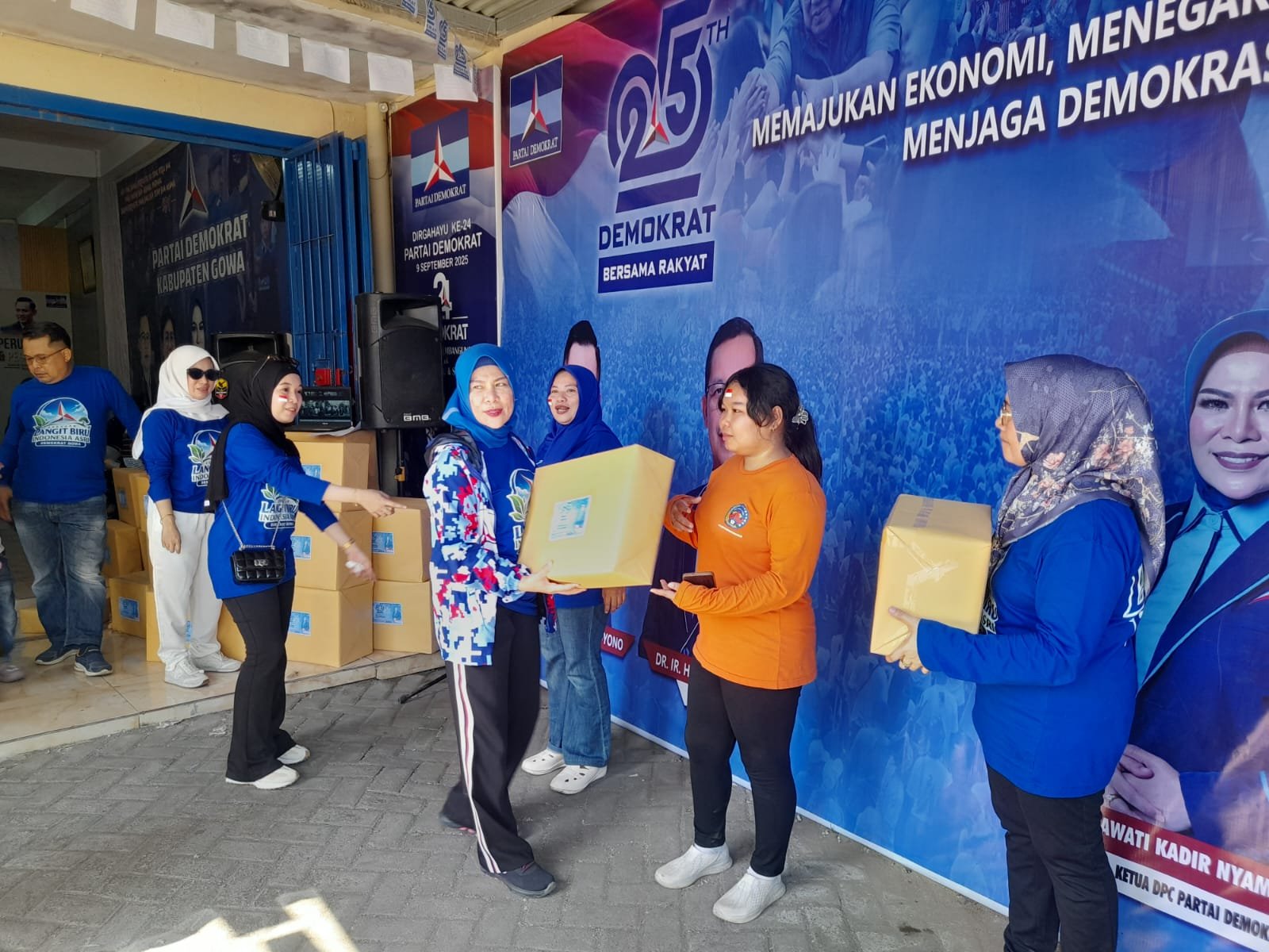 Menjelang peringatan Hari Ulang Tahun (HUT) ke-25 Partai Demokrat yang dirangkaikan dengan HUT ke-81 Kemerdekaan Republik Indonesia, DPC Partai Demokrat Kabupaten Gowa menggelar aksi sosial dan lomba rakyat di Kecamatan Somba Opu, Kabupaten Gowa, Sulawesi Selatan, Minggu (23/8/2026). (Foto: Ist)