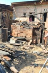 Dua gudang penyimpanan barang bekas di Dusun Jogja Lama, Desa Bumiayu, Kecamatan Wonomulyo, Kabupaten Polewali Mandar, terbakar pada Minggu (23/8/2026) sekitar pukul 11.30 WITA. (Foto: Ist)