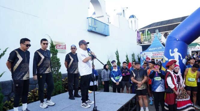 Wakil Bupati Gowa Darmawangsyah Muin mendorong Kampoeng Eropa City Trail Run 2026 di Malino masuk dalam kalender event tahunan Pemerintah Kabupaten Gowa. Ia menilai kegiatan tersebut mampu menggabungkan olahraga, pariwisata, dan promosi potensi alam Malino. (Foto: Ist)