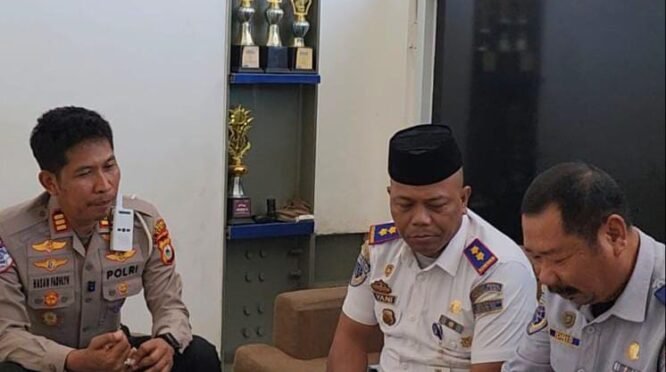 Kasat Lantas Polresta Gowa AKP Hasan Fadhlyh, SH kemudian melakukan koordinasi dengan Kepala UPPKB Pallangga A. Yani untuk membahas kondisi marka jalan yang dinilai masyarakat sudah tidak layak dan membutuhkan pembaruan.