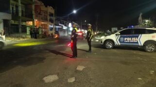 Satuan Lalu Lintas Polres Jeneponto menggelar patroli malam untuk memantau pelanggaran dan kondisi lalu lintas di sejumlah ruas jalan Kabupaten Jeneponto, Sulawesi Selatan, Sabtu (29/8/2026) malam. (Foto: Polres Jeneponto)