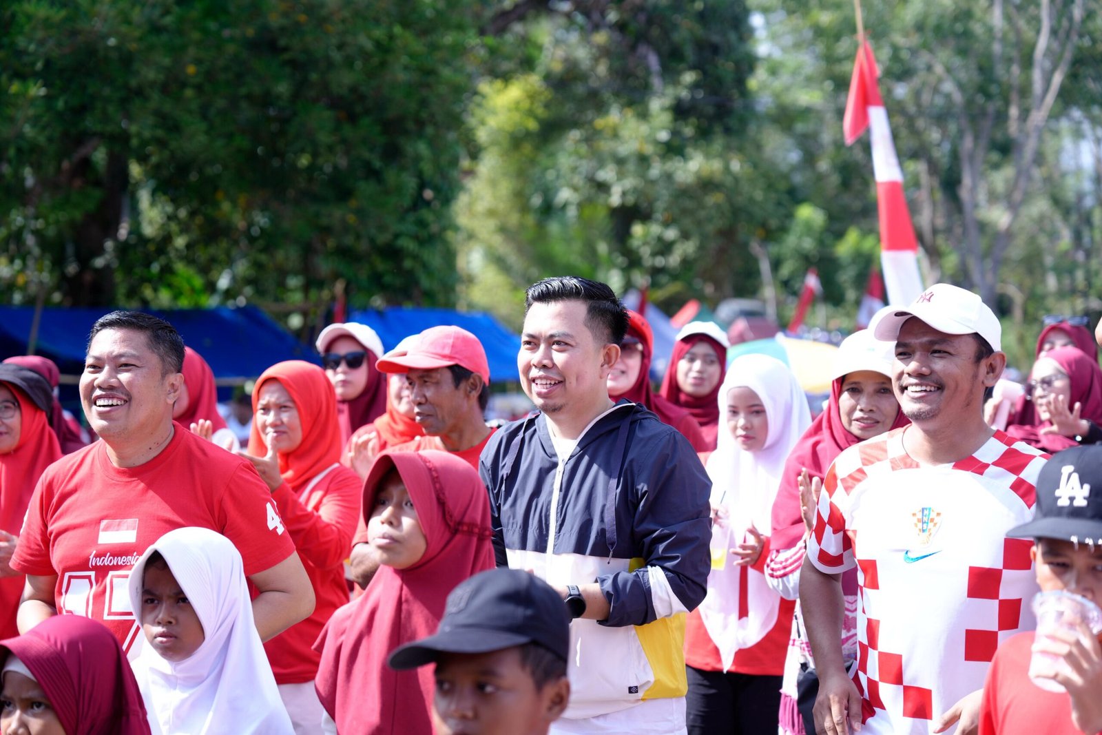 Kegiatan itu turut dihadiri Anggota DPRD Provinsi Sulawesi Selatan Heri Wawan, Anggota DPRD Kabupaten Sinjai, Kepala Dinas Pendidikan, jajaran staf Pemerintah Desa Sukamaju, serta sejumlah tokoh masyarakat.