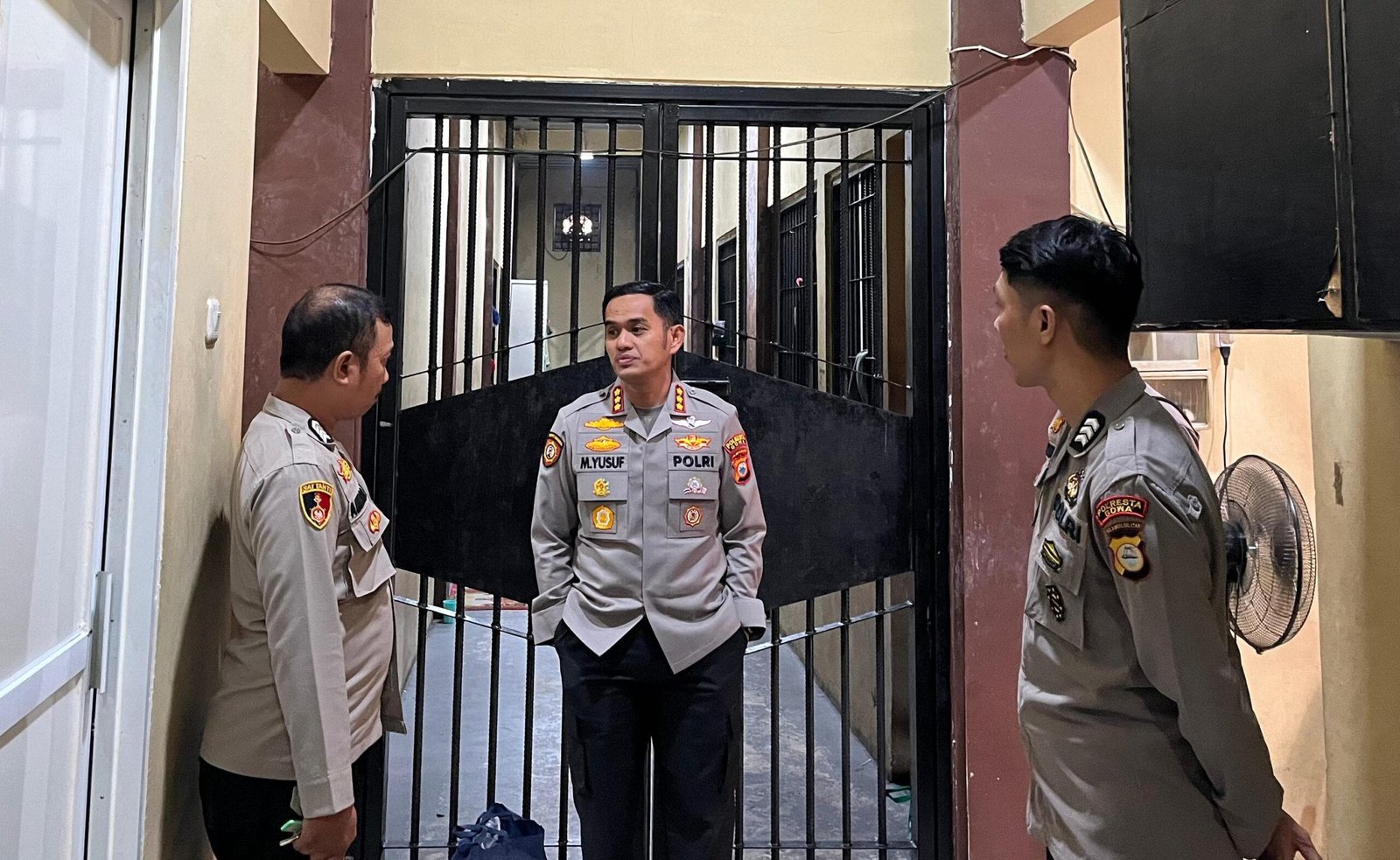 Kapolresta Gowa Kombes Pol. Dr. H. Muh. Yusuf Usman, S.H., S.I.K., M.T., CIPA., turun langsung mengecek pelayanan masyarakat dan ruang Tahanan dan Titipan (Tahti) di lingkungan Polresta Gowa, Senin (31/8/2026) siang.