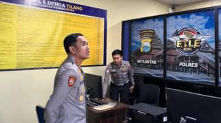 Kapolresta Gowa Kombes Pol. Dr. H. Muh. Yusuf Usman, S.H., S.I.K., M.T., CIPA., turun langsung mengecek pelayanan masyarakat dan ruang Tahanan dan Titipan (Tahti) di lingkungan Polresta Gowa, Senin (31/8/2026) siang.