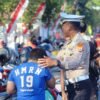 Kasat Lantas Polresta Gowa AKP Hasan Fadhlyh memimpin pengamanan CFD di Jalan Masjid Raya.
