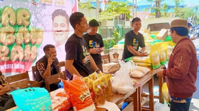 Pemerintah Kabupaten (Pemkab) Sinjai bersama AAS Community dan Badan Pangan Nasional (Bapanas) menggelar Gerakan Pangan Murah (GPM) di Jalan Teuku Umar, tepat di samping Dinas Lingkungan Hidup dan Kehutanan (DLHK) Sinjai, Jumat (14/8/2026).