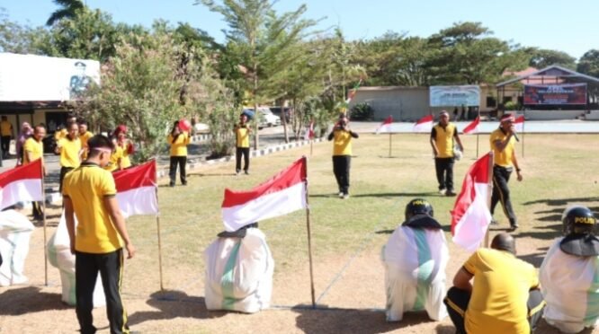 Polres Jeneponto menggelar olahraga bersama dan sejumlah perlombaan antar satuan kerja (satker) untuk menyambut Hari Ulang Tahun (HUT) ke-81 Kemerdekaan Republik Indonesia. Kegiatan berlangsung di halaman Mapolres Jeneponto, Jumat (14/8/2026),