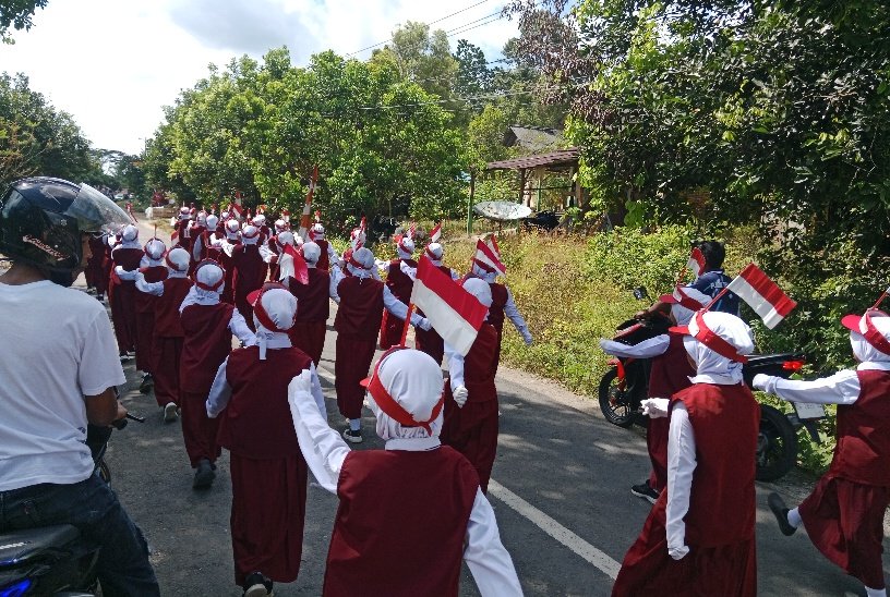 Merah Putih Membara di Gerak Jalan Pelajar Sinjai