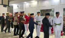 Wakapolres Polewali Mandar (Polman) Kompol Andri Aryansah, S.I.K. menghadiri upacara pengukuhan Pasukan Pengibar Bendera Pusaka (Paskibraka) Kabupaten Polewali Mandar Tahun 2026 di Gedung Gadis, Jalan Pancasila, Kelurahan Pekkabata, Kecamatan Polewali, Sabtu (15/8/2026) malam. (Foto: Ist)