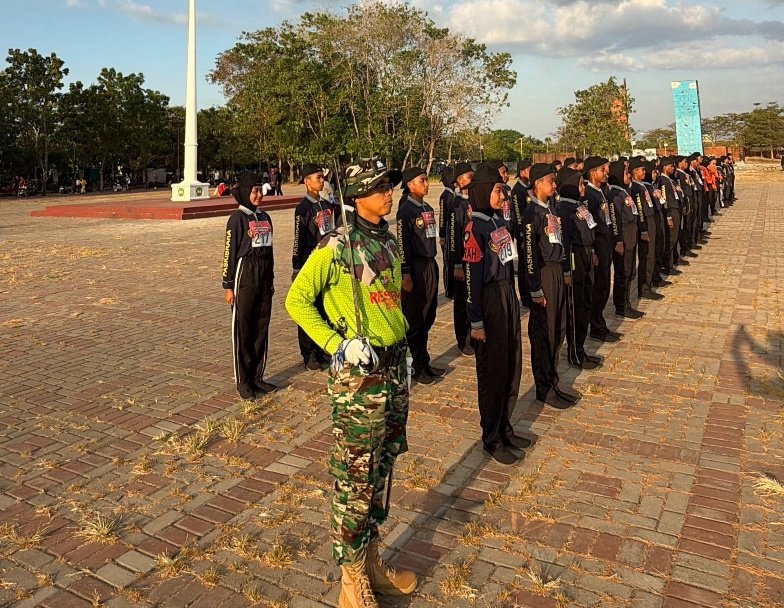 Para anggota Paskibraka menjalani latihan selama kurang lebih satu bulan sebelum menjalankan tugas di Taman Sultan Hasanuddin, Kabupaten Gowa.