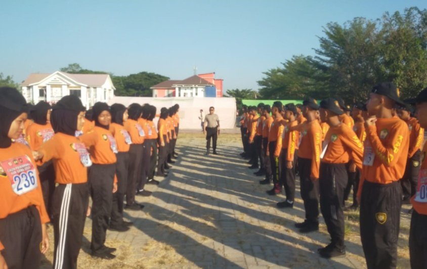 Para anggota Paskibraka menjalani latihan selama kurang lebih satu bulan sebelum menjalankan tugas di Taman Sultan Hasanuddin, Kabupaten Gowa.