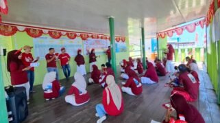 Keluarga besar Puskesmas Pulau Sembilan, Kabupaten Sinjai, Sulawesi Selatan, kompak memeriahkan Hari Ulang Tahun (HUT) ke-81 Kemerdekaan Republik Indonesia melalui sejumlah perlombaan, Selasa (18/8/2026). (Foto: Puskesmas Pulau Sembilan)