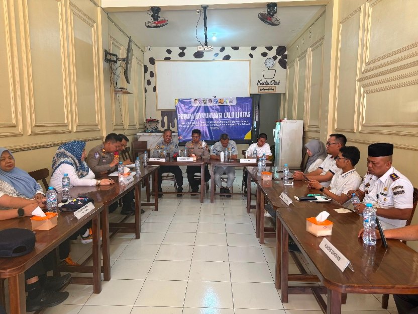 Satuan Lalu Lintas Polresta Gowa menggelar Forum Komunikasi Lalu Lintas (FKLL) bersama unsur lima pilar keselamatan lalu lintas untuk menekan angka kecelakaan serta menjaga keamanan, keselamatan, ketertiban, dan kelancaran lalu lintas (Kamseltibcarlantas). (Foto: Ist)