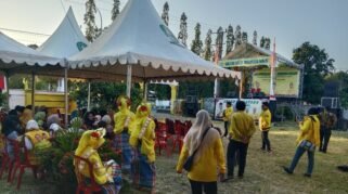 Kantor DPD Partai Golkar Kabupaten Sinjai dipadati kader dan simpatisan, Sabtu (22/8/2026), menjelang kedatangan Ketua DPD I Partai Golkar Sulawesi Selatan periode 2026–2031, Ilham Arief Sirajuddin (IAS). (Foto: RujukanNews)