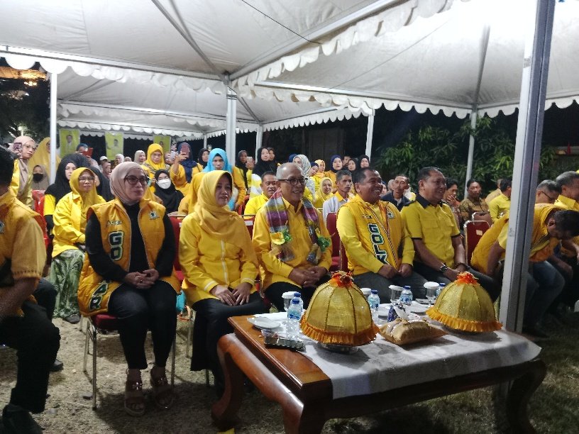 Ketua DPD I Partai Golkar Sulawesi Selatan periode 2026–2031, Ilham Arief Sirajuddin (IAS), tiba di Kantor DPD Partai Golkar Kabupaten Sinjai, Sabtu (22/8/2026) sekitar pukul 18.53 Wita. (Foto: RujukanNews) 
