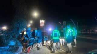 Polisi mengamankan 36 sepeda motor saat mencegah dugaan aksi balap liar di Jalan Trans Polewali–Majene, Kecamatan Tinambung, Kabupaten Polewali Mandar (Polman), Minggu (30/8/2026) dini hari. (Foto: Humas Polres Polman)