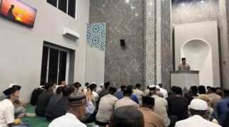 Kapolresta Gowa Kombes Pol. Dr. H. Muh Yusuf Usman, S.H., S.I.K., M.T., CIPA, menggelar Safari Subuh di Masjid Al Amri, Jalan Karaeng Loe Sero Raya, Kelurahan Tombolo, Kecamatan Somba Opu, Kabupaten Gowa, Selasa (1/9/2026).