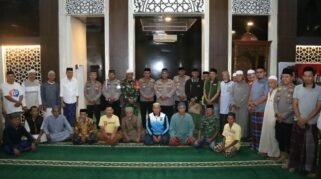 Kapolres Jeneponto AKBP Haryo Basuki, S.I.K., M.H. menyerap aspirasi warga melalui Safari Subuh di Masjid Besar H. Syamsuddin Dg. Mangawing, Lingkungan Allu, Kelurahan Benteng, Kecamatan Bangkala, Selasa (1/9/2026). (Humas Polres Jeneponto)