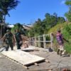 Pembangunan lanjutan jembatan beton Tahap V di atas Sungai Badenglolo, Desa Borimasunggu, Kecamatan Biringbulu, Kabupaten Gowa, Sulawesi Selatan, memasuki tahap akhir. Hingga Rabu (2/9/2026).