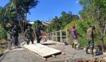 Pembangunan lanjutan jembatan beton Tahap V di atas Sungai Badenglolo, Desa Borimasunggu, Kecamatan Biringbulu, Kabupaten Gowa, Sulawesi Selatan, memasuki tahap akhir. Hingga Rabu (2/9/2026).