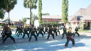 Prajurit Kodim 1409/Gowa mengasah kemampuan fisik dan beladiri melalui latihan Pencak Silat Militer (PSM) di Lapangan Makodim 1409/Gowa, Jalan Sultan Hasanuddin, Kelurahan Pandang-pandang, Kecamatan Somba Opu, Kabupaten Gowa, Rabu (2/8/2026).