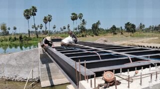 Pembangunan jembatan beton tahap V di Sungai Kanal Pabbundukang, Dusun Pabundukang, Desa Pabundukang, Kecamatan Bontonompo Selatan, Kabupaten Gowa, terus dikebut. Hingga Kamis (3/9/2026), pengerjaan jembatan telah mencapai progres 66,15 persen.