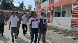 Sekretaris Daerah Kabupaten Sinjai, Andi Jefrianto Asapa, memastikan persiapan Sekolah Rakyat Terintegrasi 1 Sinjai terus bergerak menuju penyelesaian. Hasil peninjauan lapangan menunjukkan pembangunan dan penyiapan fasilitas sekolah kini memasuki tahap akhir atau finishing.