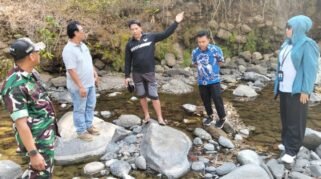 Rencana pembangunan Jembatan Merah Putih di Dusun Pakkolompo, Desa Borisallo, Kecamatan Parangloe, Kabupaten Gowa, memasuki tahap awal pengukuran lahan. Perwakilan Korem bersama Pemerintah Kabupaten Gowa meninjau langsung lokasi pada Jumat (4/9/2026).