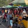 Car Free Day di Lapangan Syekh Yusuf, Kabupaten Gowa, menjadi sasaran patroli sepeda Satuan Samapta Polresta Gowa, Minggu (6/9/2026). Personel menyusuri kawasan yang dipadati warga untuk memantau situasi sekaligus memastikan aktivitas olahraga dan kegiatan UMKM berjalan tanpa gangguan kamtibmas.