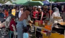 Car Free Day di Lapangan Syekh Yusuf, Kabupaten Gowa, menjadi sasaran patroli sepeda Satuan Samapta Polresta Gowa, Minggu (6/9/2026). Personel menyusuri kawasan yang dipadati warga untuk memantau situasi sekaligus memastikan aktivitas olahraga dan kegiatan UMKM berjalan tanpa gangguan kamtibmas.