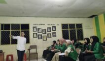 Pengurus Organisasi Siswa Intra Sekolah (OSIS) Pesantren Wihdatul Ulum (PWU) YW Umi mengikuti kegiatan “Cerdas Bermedia” di Desa Bontokassi, Kecamatan Parangloe, Sabtu malam, 5 September 2026.