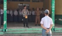 Kapolresta Gowa Kombes Pol. Dr. Muh. Yusuf Usman, S.H., S.I.K., M.T., CIPA., menjadi Inspektur Upacara (Irup) pada upacara bendera di SMK Negeri 2 Sungguminasa, Kabupaten Gowa, Senin (7/9/2026).