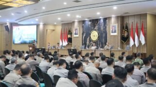 Polri mengerahkan 322 personel untuk memperkuat pencegahan Kebakaran Hutan dan Lahan (Karhutla) melalui edukasi langsung kepada masyarakat. Satgas Edukasi, Penyuluhan dan Pencegahan Karhutla gelombang kedua itu bertugas di Sumatera Selatan, Kalimantan Barat, Kalimantan Tengah, dan Kalimantan Timur.