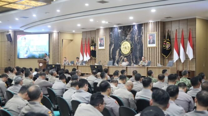 Polri mengerahkan 322 personel untuk memperkuat pencegahan Kebakaran Hutan dan Lahan (Karhutla) melalui edukasi langsung kepada masyarakat. Satgas Edukasi, Penyuluhan dan Pencegahan Karhutla gelombang kedua itu bertugas di Sumatera Selatan, Kalimantan Barat, Kalimantan Tengah, dan Kalimantan Timur.