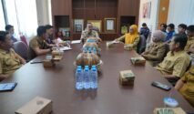 Kesiapan Sekolah Rakyat (SR) Permanen di Kabupaten Sinjai menjadi perhatian Pemerintah Kabupaten Sinjai. Sekretaris Daerah (Sekda) Sinjai, Andi Jefrianto Asapa, memimpin rapat koordinasi untuk memastikan berbagai kebutuhan pendukung program tersebut segera ditindaklanjuti, Selasa (8/9/2026).