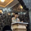 Kapolresta Gowa Kombes Pol. Dr. H. Muh Yusuf Usman, S.H., S.I.K., M.T., CIPA, mengajak masyarakat mengenali akses layanan kepolisian melalui Call Center 110 saat melaksanakan Safari Subuh di Masjid Asy Syabab, Perumahan Pesona Mutiara Indah, Kelurahan Pandang-Pandang, Kecamatan Somba Opu, Kabupaten Gowa, Selasa (8/9/2026).