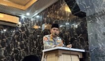 Kapolresta Gowa Kombes Pol. Dr. H. Muh Yusuf Usman, S.H., S.I.K., M.T., CIPA, mengajak masyarakat mengenali akses layanan kepolisian melalui Call Center 110 saat melaksanakan Safari Subuh di Masjid Asy Syabab, Perumahan Pesona Mutiara Indah, Kelurahan Pandang-Pandang, Kecamatan Somba Opu, Kabupaten Gowa, Selasa (8/9/2026).