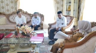 Pemerintah Kabupaten Sinjai mendukung pengaktifan kembali kepengurusan Badan Wakaf Indonesia (BWI) Kabupaten Sinjai yang masa kepengurusannya berakhir pada 2023. Pemerintah daerah mendorong langkah tersebut untuk memperkuat tata kelola serta pendataan aset wakaf di wilayah Kabupaten Sinjai.