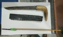 Polisi turut mengamankan satu sepeda motor Honda Beat warna hitam tanpa pelat nomor, satu anak panah busur, dan satu bilah pisau. Seluruh barang bukti dan dua anak tersebut kemudian dibawa ke Polsek Barombong untuk pemeriksaan lebih lanjut.